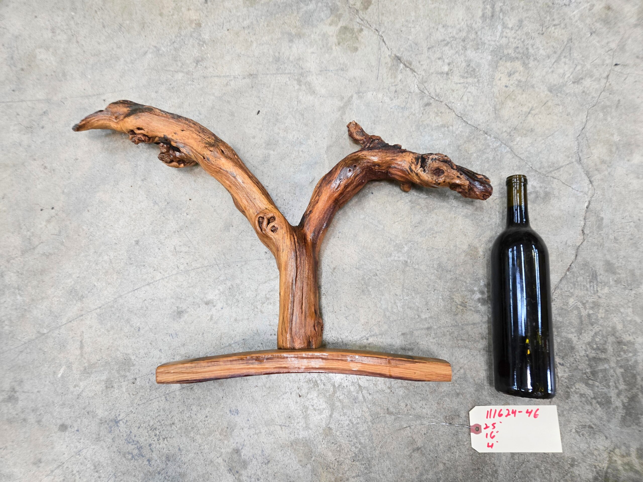 J. Lohr Cabernet Grapevine Art on a Wine Barrel Base – 111624-46 - Image 4