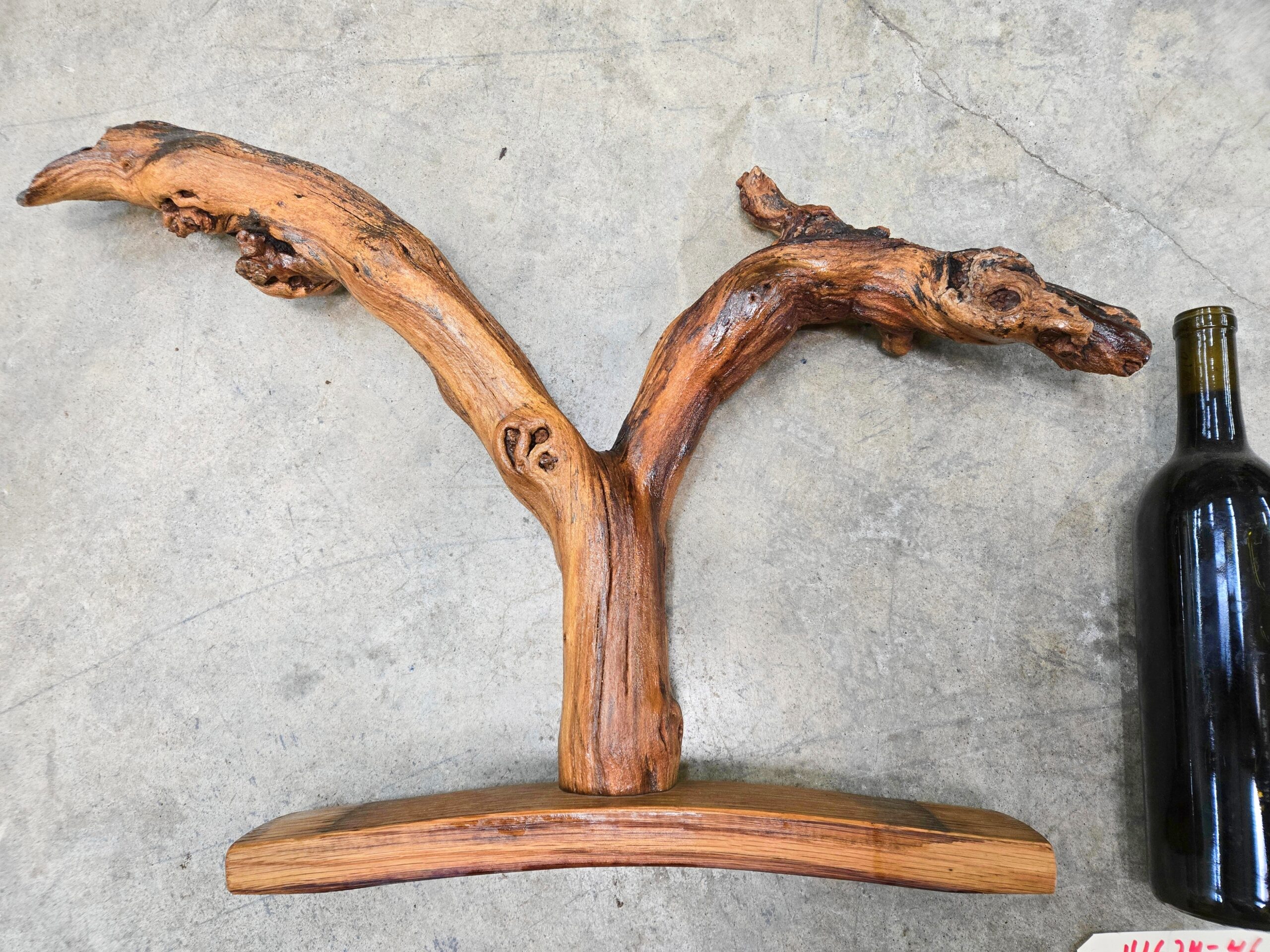 J. Lohr Cabernet Grapevine Art on a Wine Barrel Base – 111624-46 - Image 3