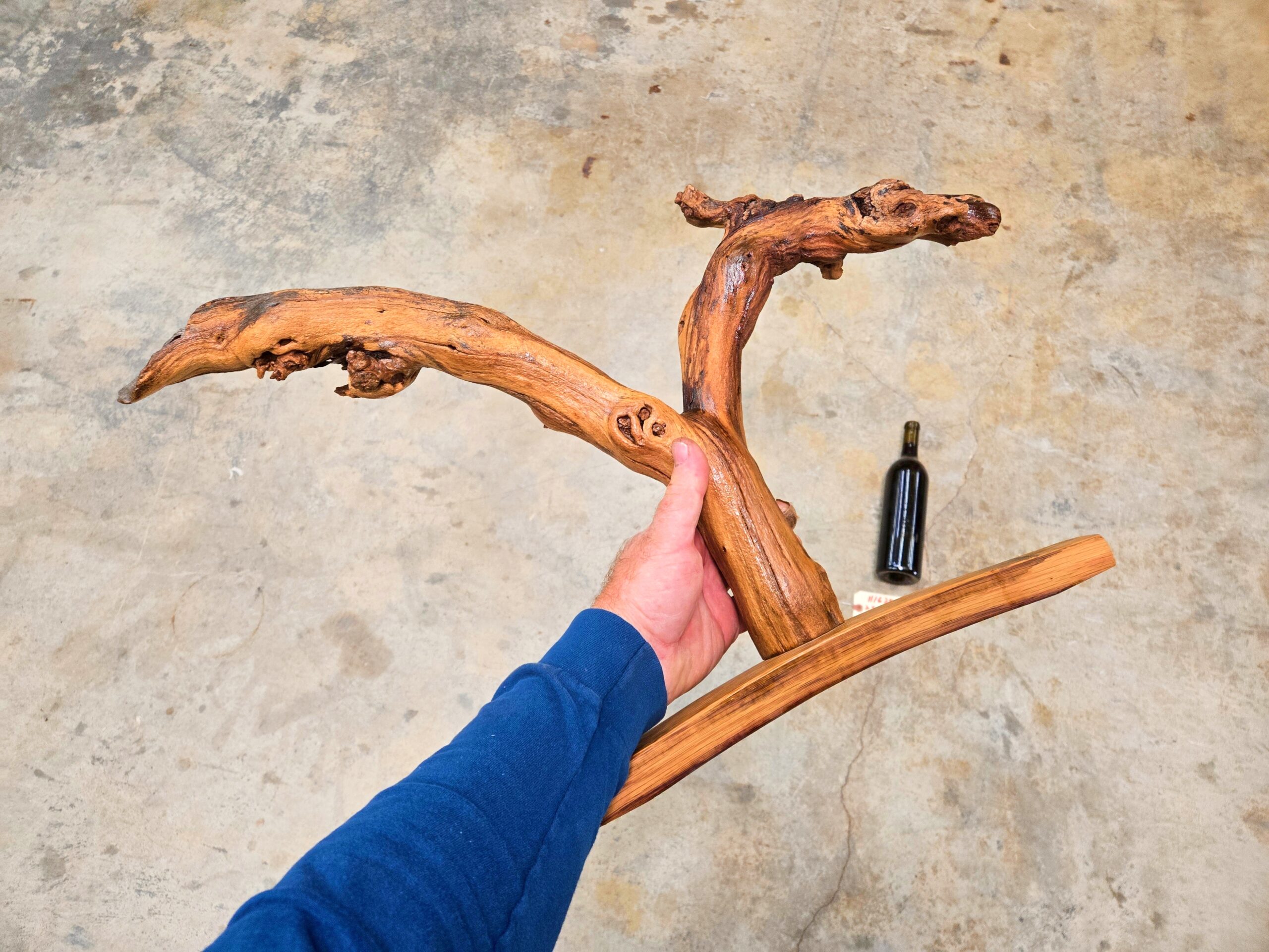 J. Lohr Cabernet Grapevine Art on a Wine Barrel Base – 111624-46 - Image 2